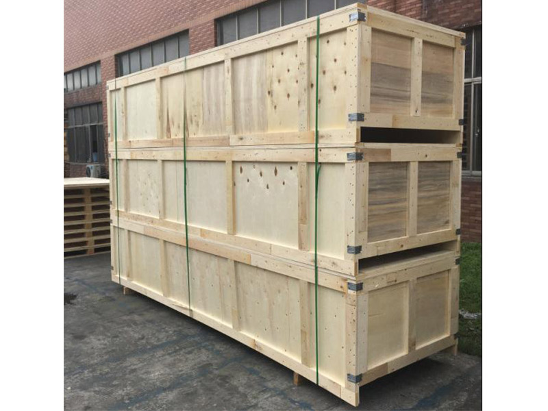 无锡木包装箱的表面尽量选择毛糙程度大的木板以便可以被自动装箱机轻松吸起